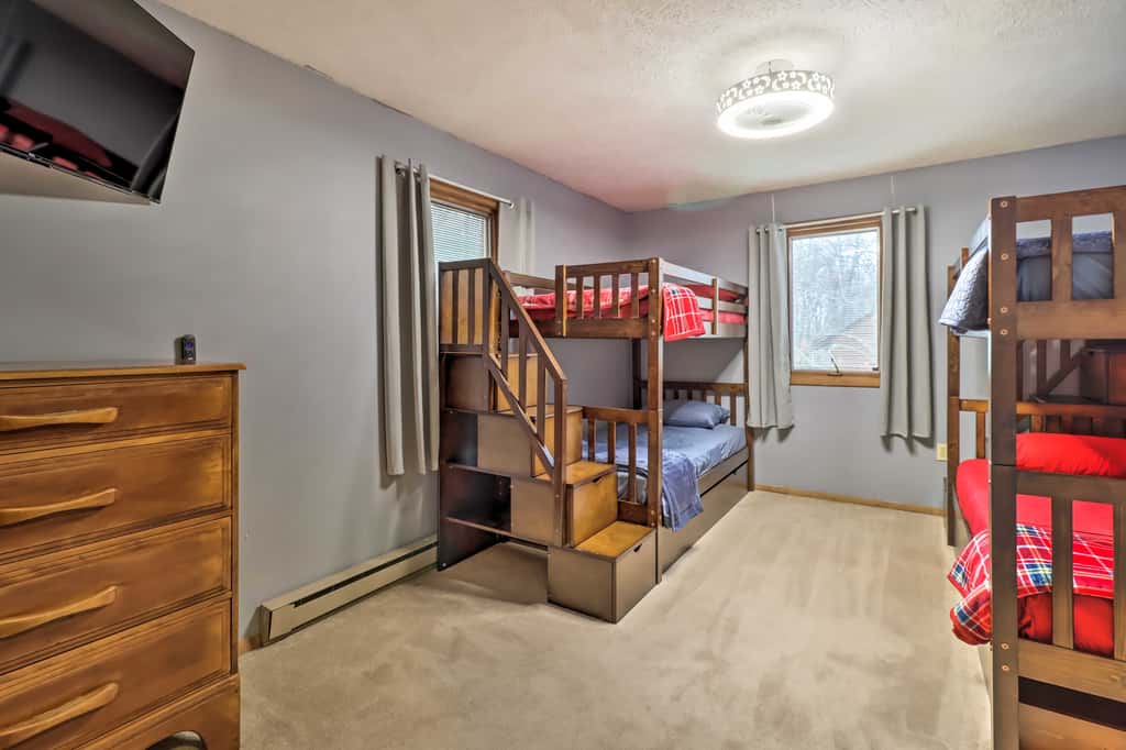 Near Big Boulder Mtn: Cabin w/ Furnished Deck