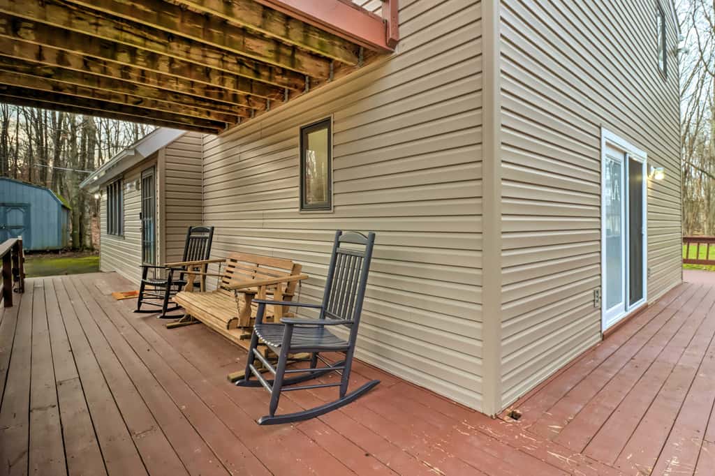 Near Big Boulder Mtn: Cabin w/ Furnished Deck