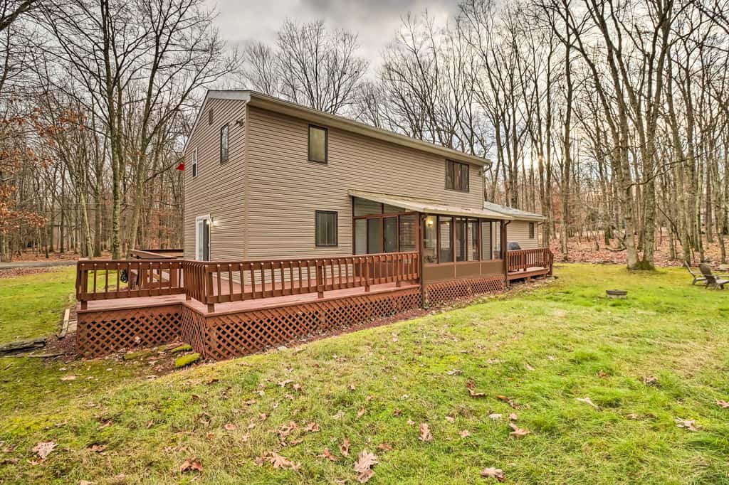 Near Big Boulder Mtn: Cabin w/ Furnished Deck