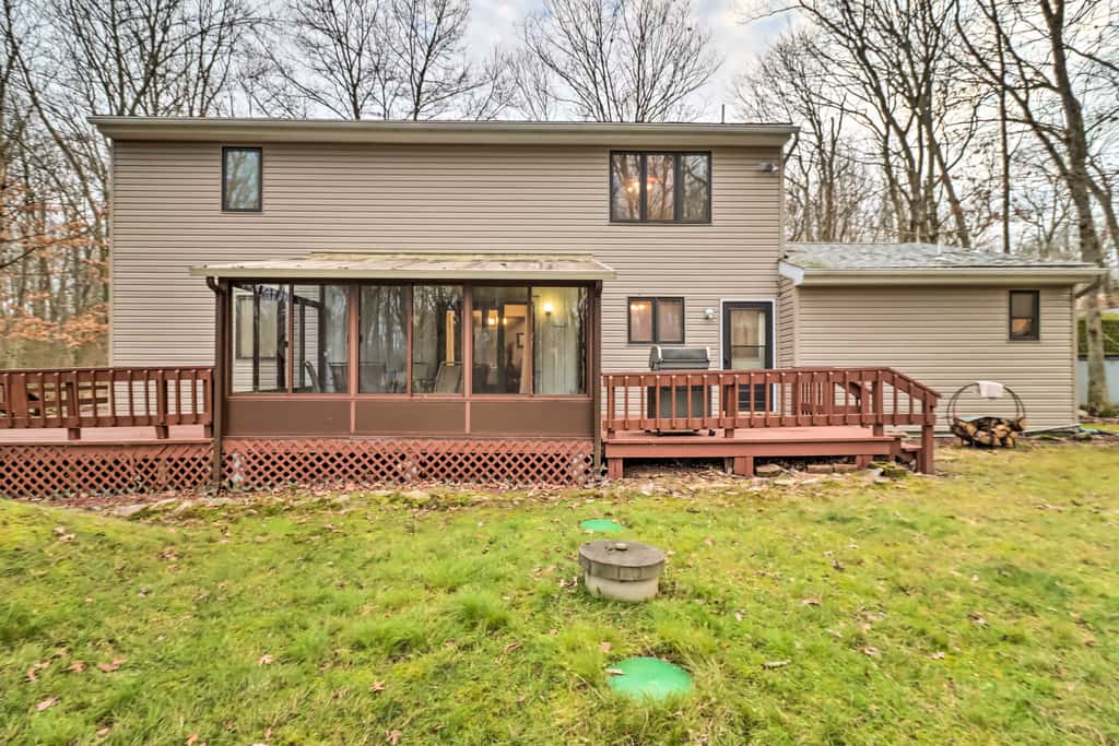 Near Big Boulder Mtn: Cabin w/ Furnished Deck