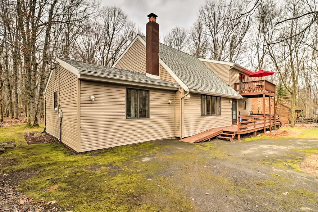 Near Big Boulder Mtn: Cabin w/ Furnished Deck