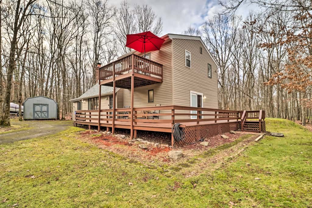 Near Big Boulder Mtn: Cabin w/ Furnished Deck