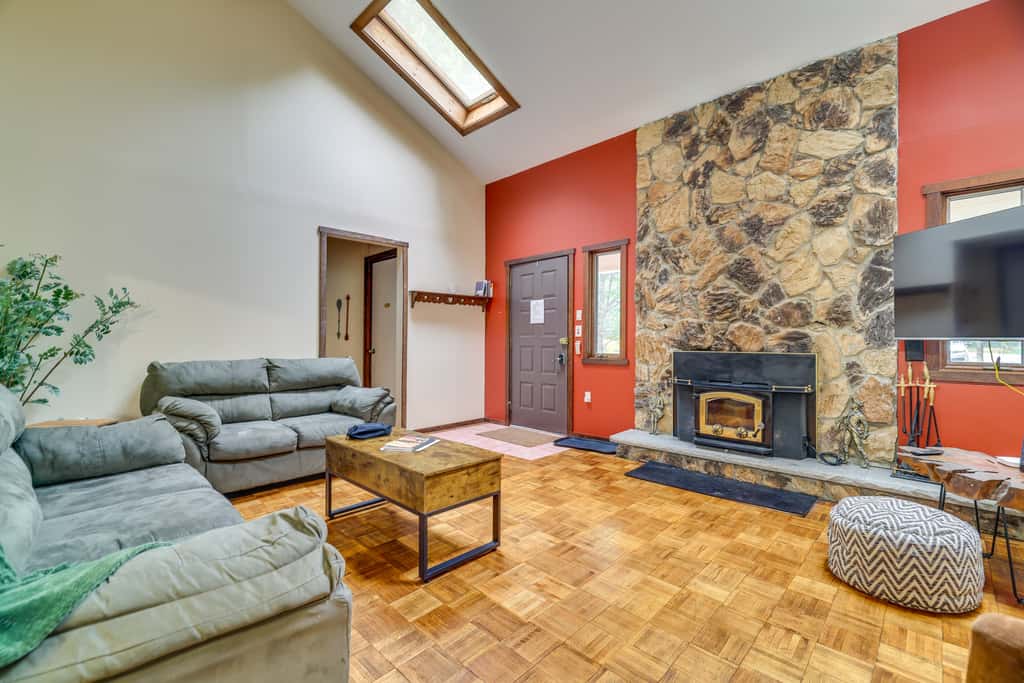 Peaceful Wooded Retreat at Lake Wallenpaupack!