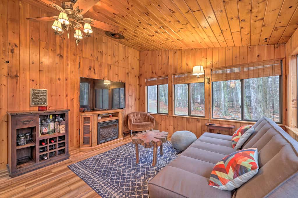 Peaceful Wooded Retreat at Lake Wallenpaupack!