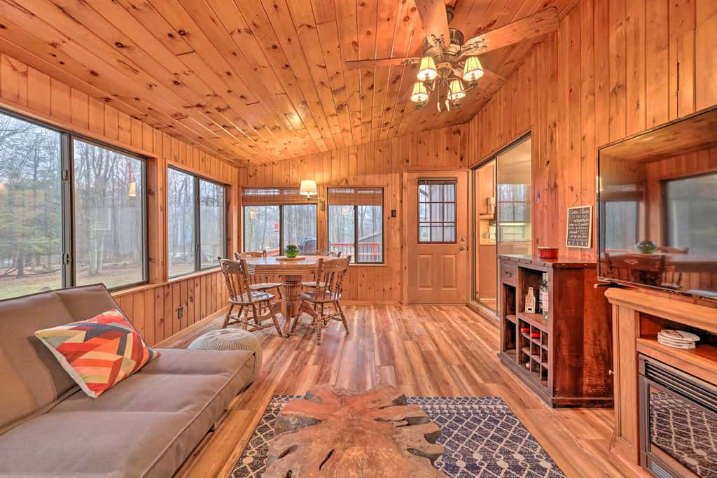 Peaceful Wooded Retreat at Lake Wallenpaupack!