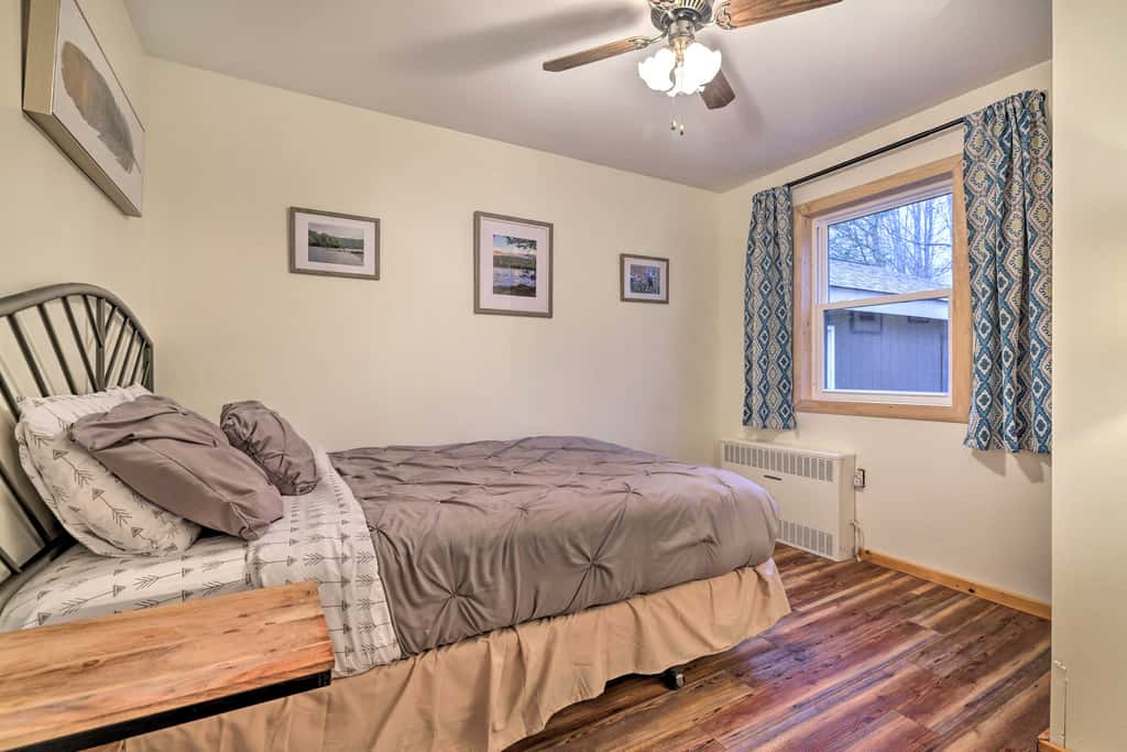 Peaceful Wooded Retreat at Lake Wallenpaupack!