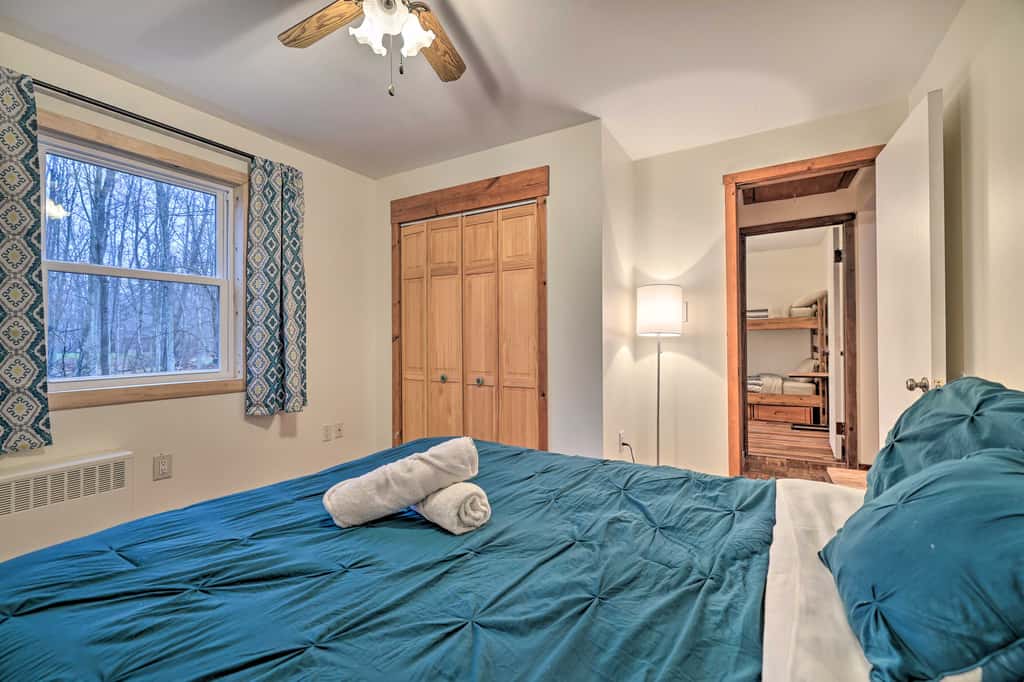 Peaceful Wooded Retreat at Lake Wallenpaupack!