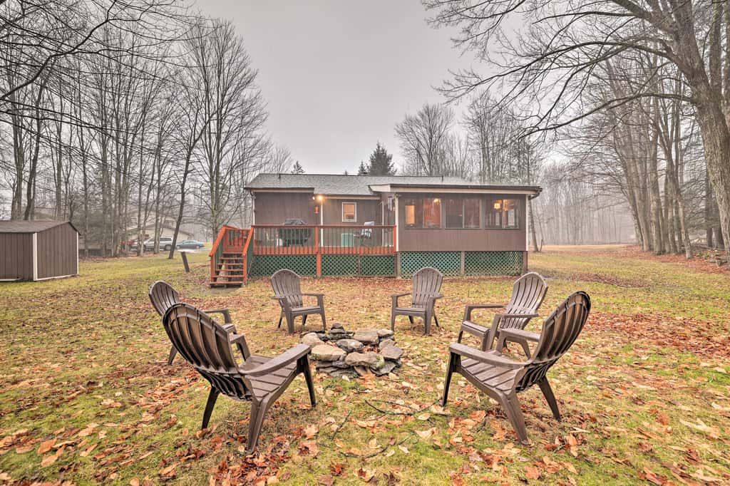 Peaceful Wooded Retreat at Lake Wallenpaupack!