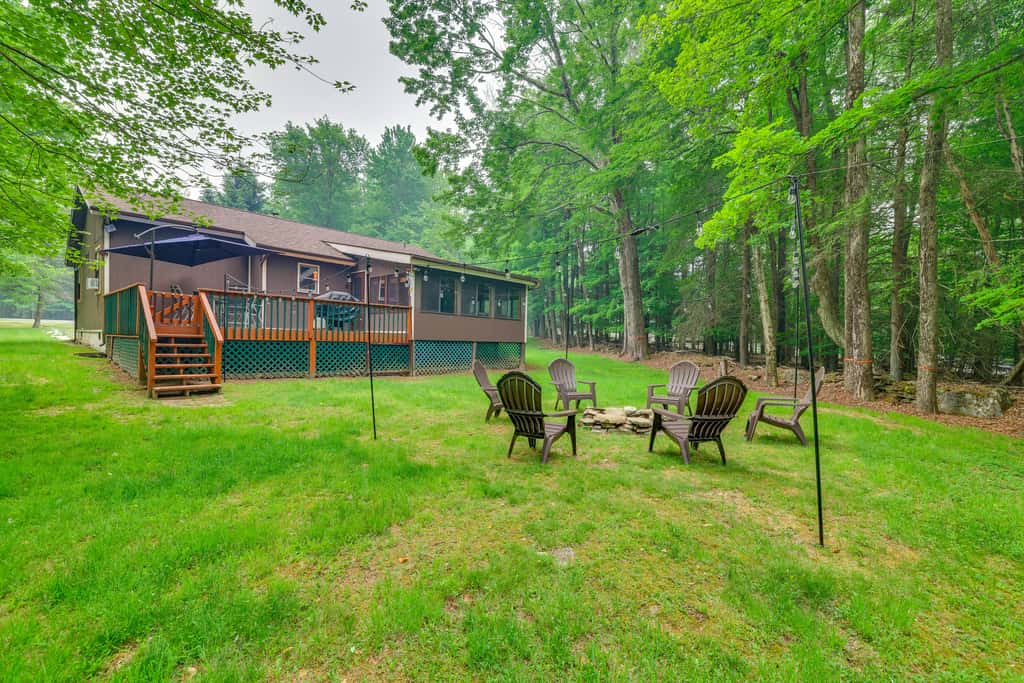 Peaceful Wooded Retreat at Lake Wallenpaupack!