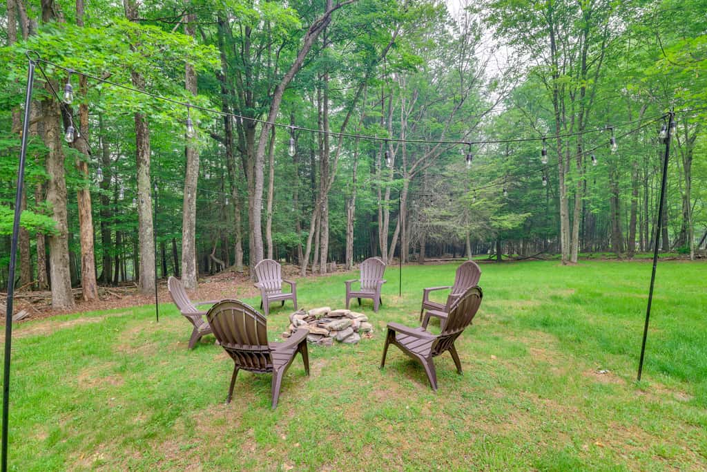 Peaceful Wooded Retreat at Lake Wallenpaupack!