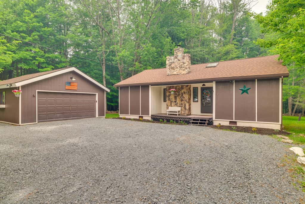 Peaceful Wooded Retreat at Lake Wallenpaupack!