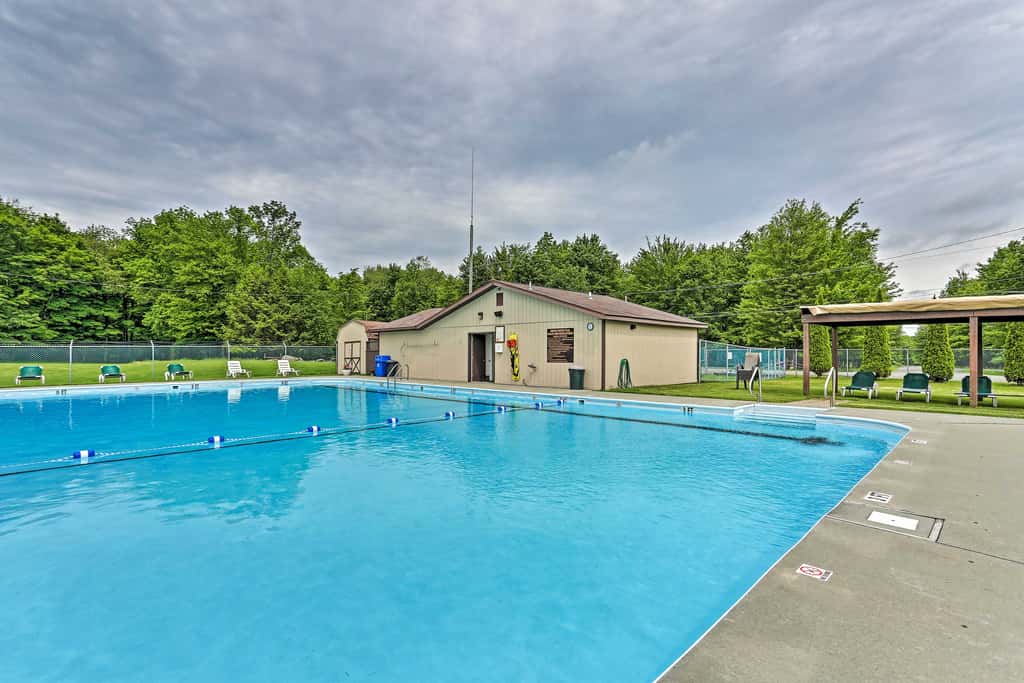 Peaceful Wooded Retreat at Lake Wallenpaupack!