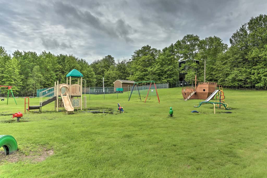 Peaceful Wooded Retreat at Lake Wallenpaupack!