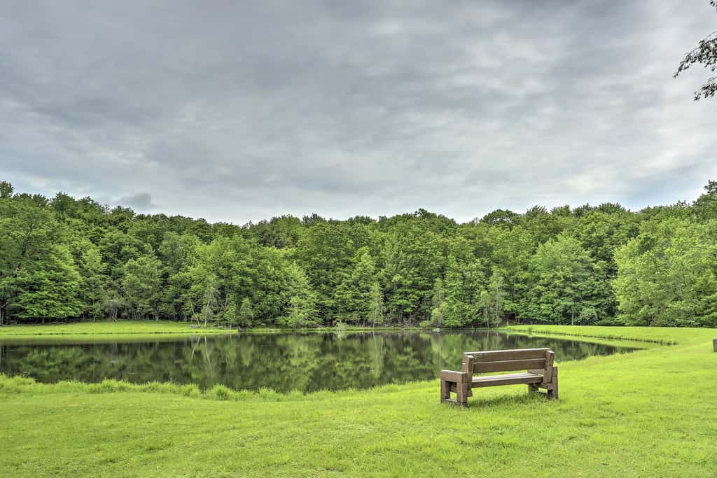 Peaceful Wooded Retreat at Lake Wallenpaupack!