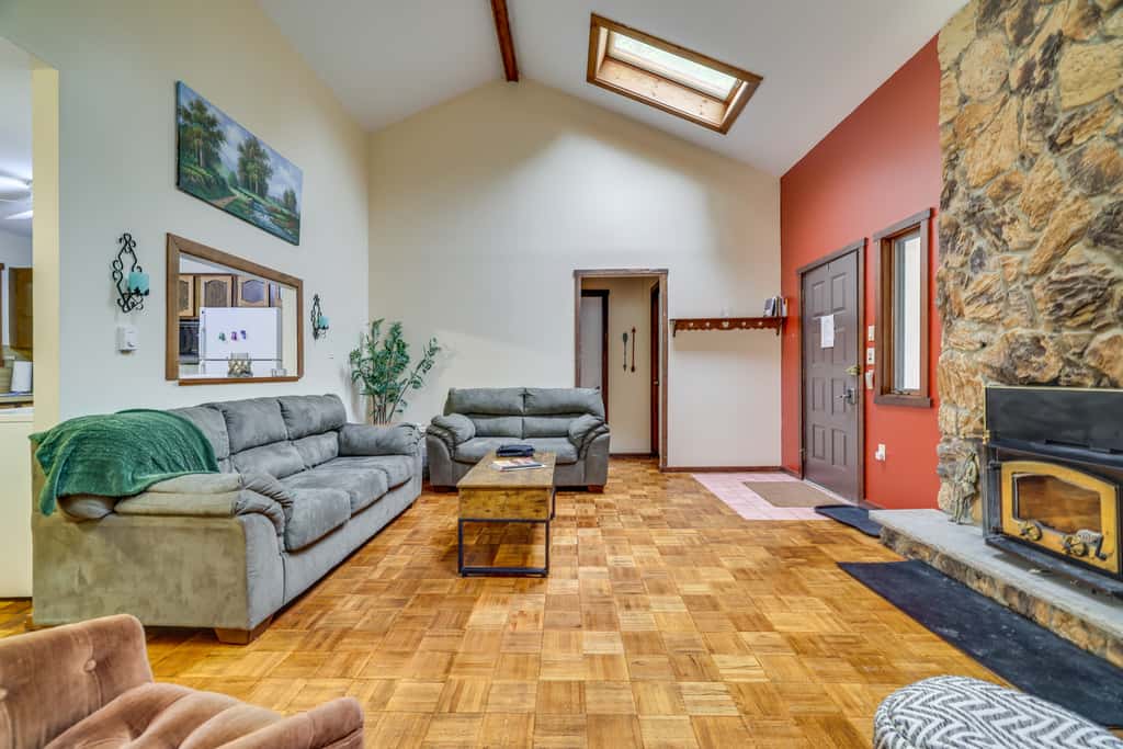 Peaceful Wooded Retreat at Lake Wallenpaupack!