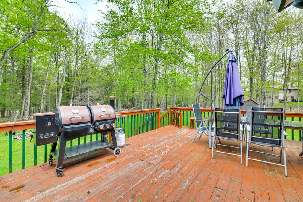 Peaceful Wooded Retreat at Lake Wallenpaupack!