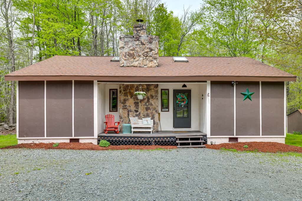 Peaceful Wooded Retreat at Lake Wallenpaupack!