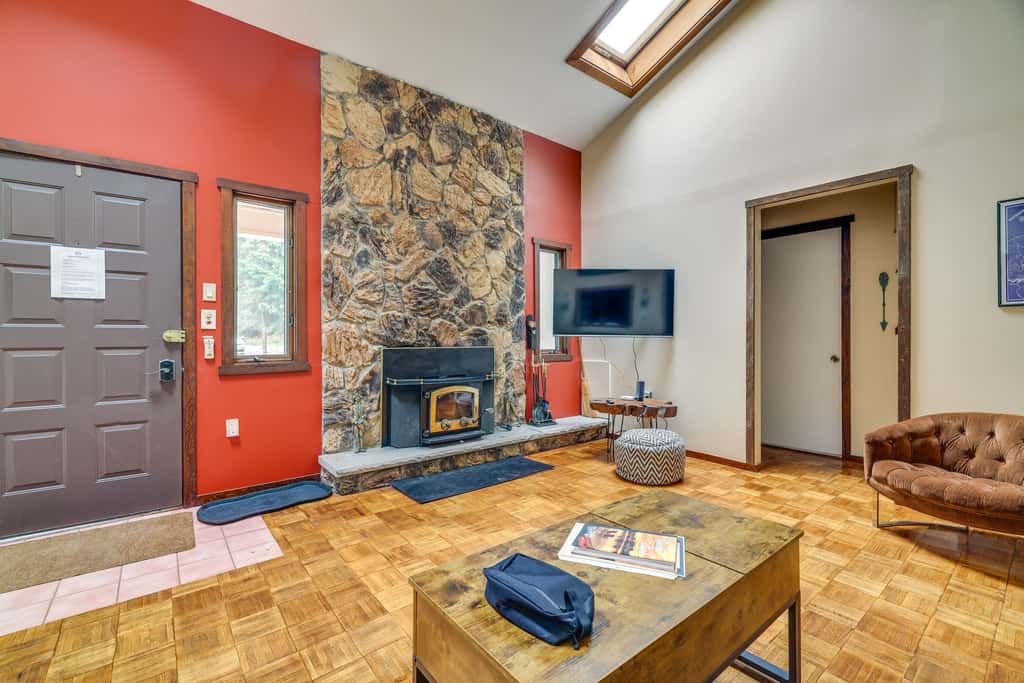 Peaceful Wooded Retreat at Lake Wallenpaupack!