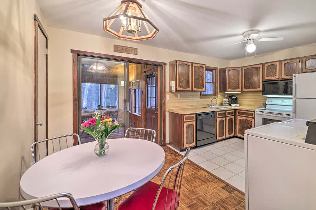 Peaceful Wooded Retreat at Lake Wallenpaupack!