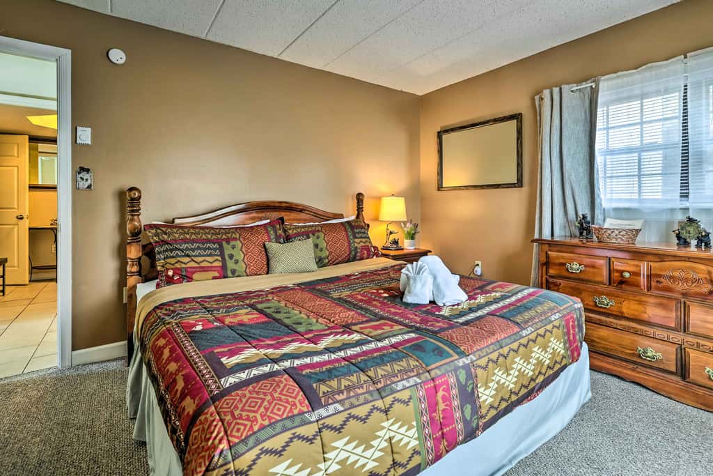 Steps to Shore: Scenic Big Boulder Lake Condo!