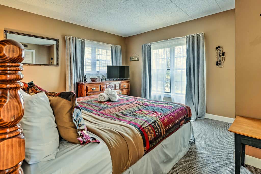 Steps to Shore: Scenic Big Boulder Lake Condo!