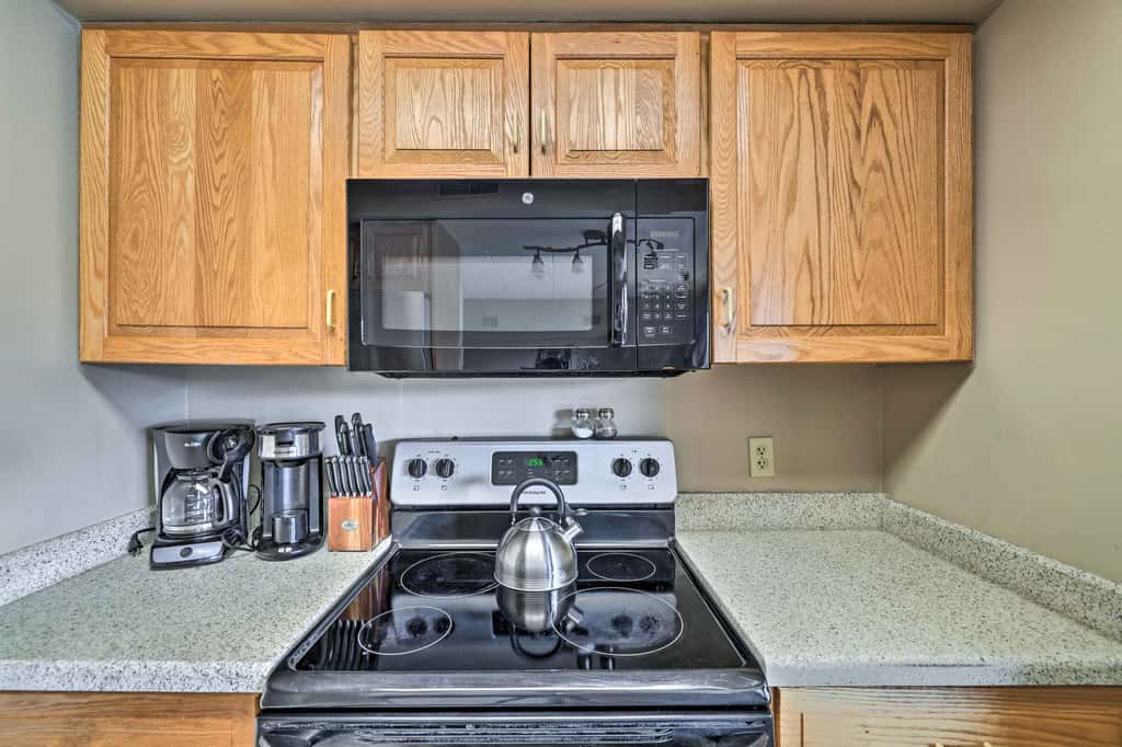 Steps to Shore: Scenic Big Boulder Lake Condo!