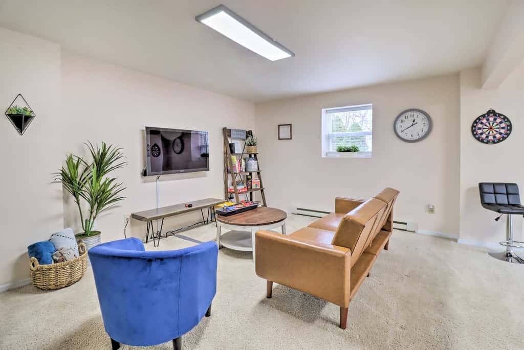 Gas Grill, Lake Access: Scenic Poconos Retreat!