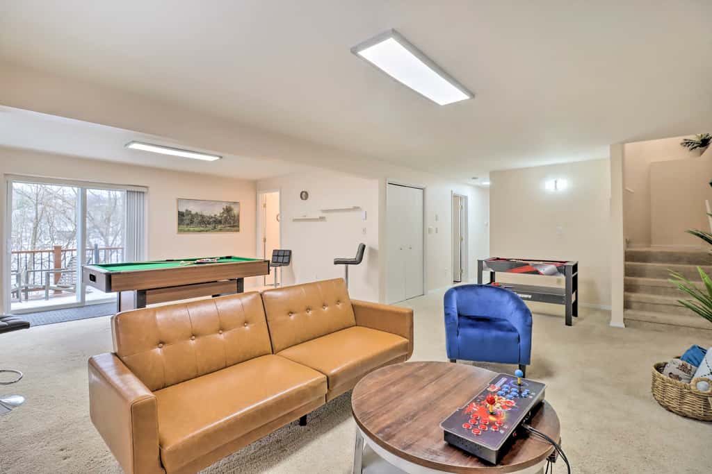 Gas Grill, Lake Access: Scenic Poconos Retreat!