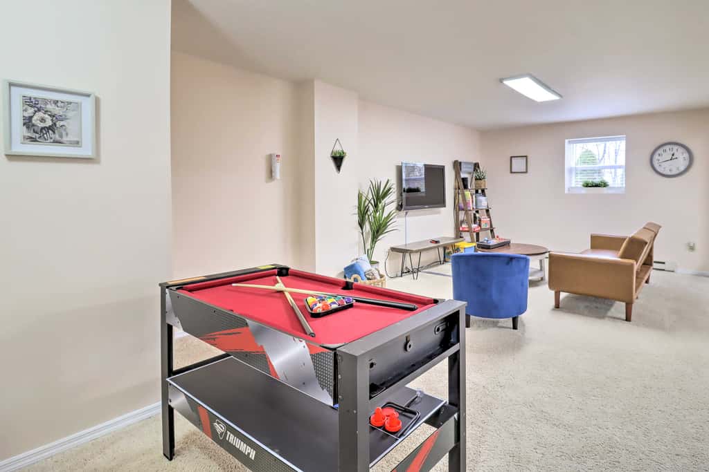 Gas Grill, Lake Access: Scenic Poconos Retreat!