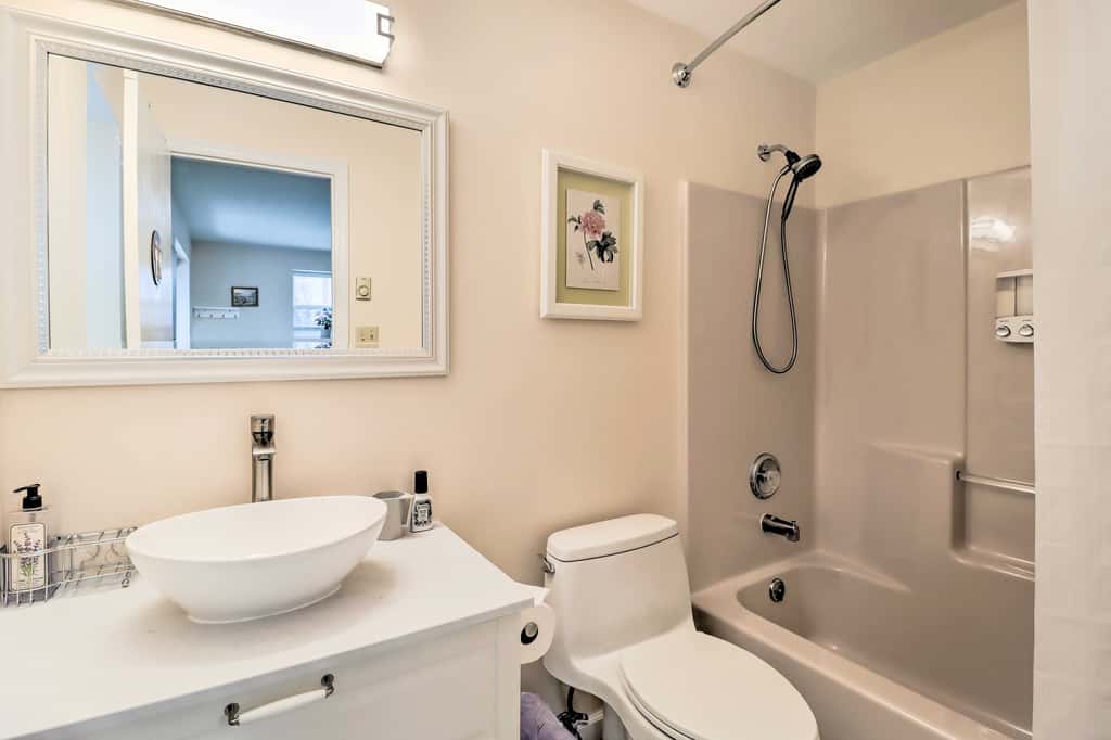 Gas Grill, Lake Access: Scenic Poconos Retreat!