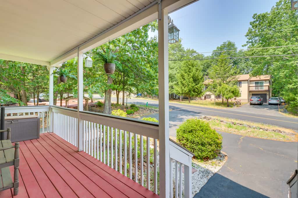 Gas Grill, Lake Access: Scenic Poconos Retreat!