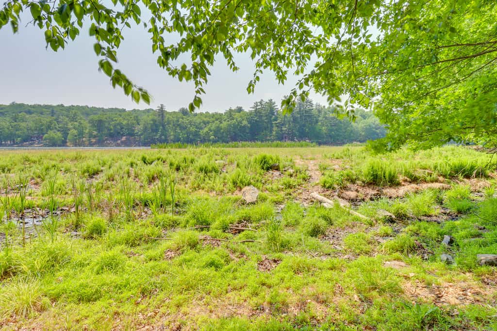 Gas Grill, Lake Access: Scenic Poconos Retreat!