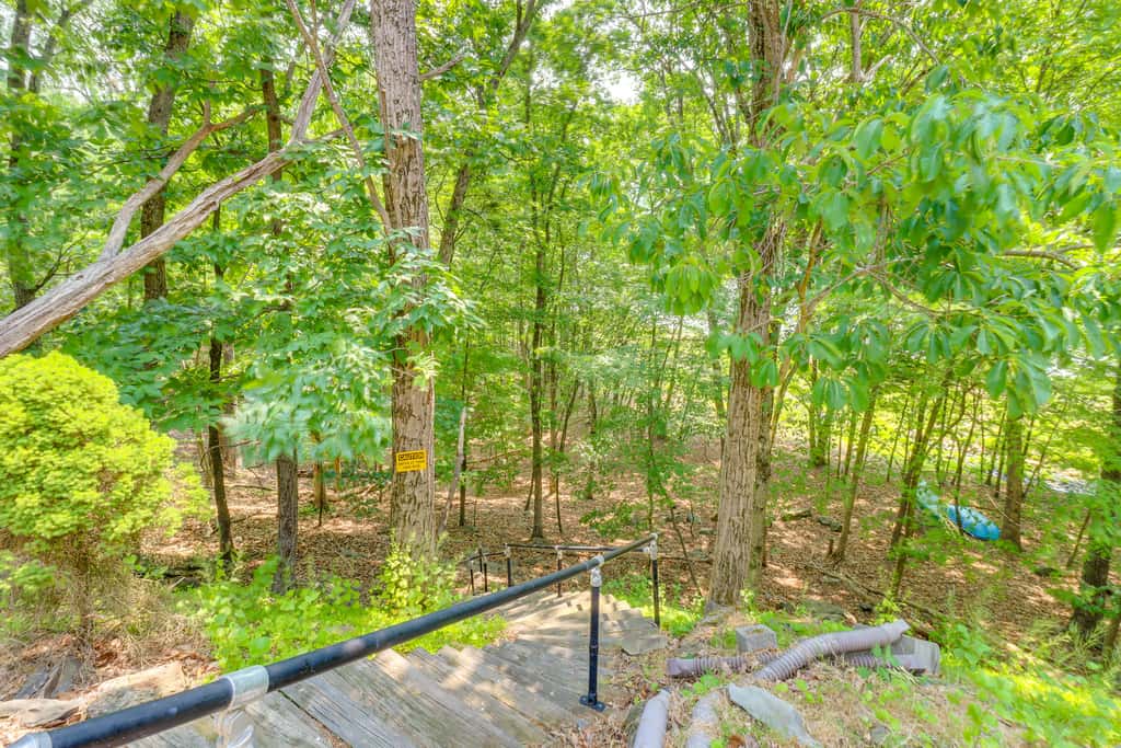 Gas Grill, Lake Access: Scenic Poconos Retreat!
