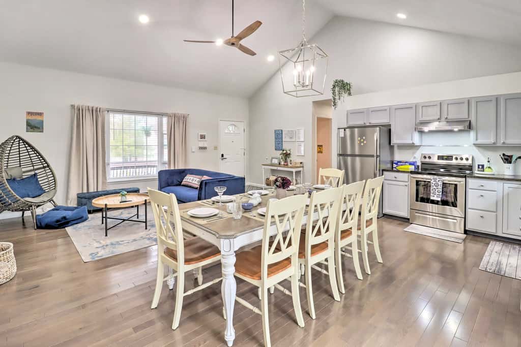 Gas Grill, Lake Access: Scenic Poconos Retreat!