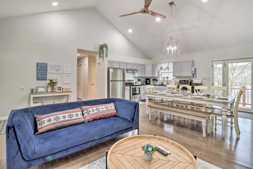 Gas Grill, Lake Access: Scenic Poconos Retreat!