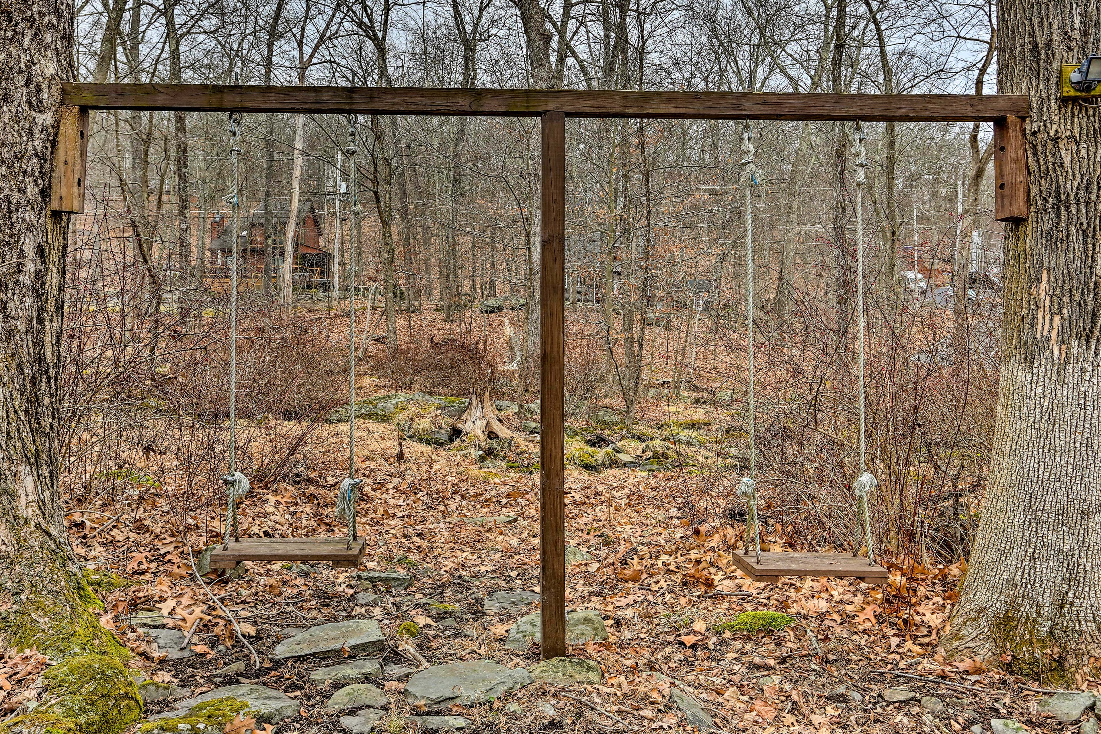4 Mi to Tubing: Cozy Bushkill Cabin w/ Deck!