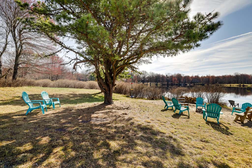Dock + Fire Pit: Lakefront Poconos Retreat!