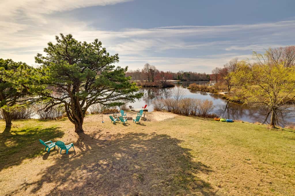 Dock + Fire Pit: Lakefront Poconos Retreat!