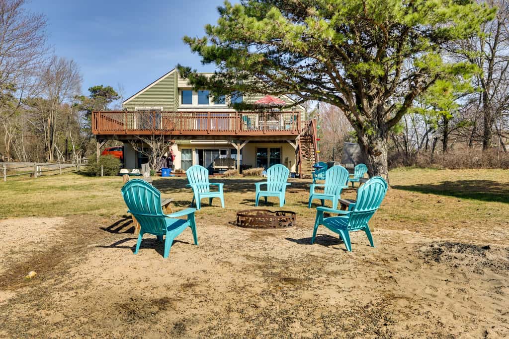 Dock + Fire Pit: Lakefront Poconos Retreat!