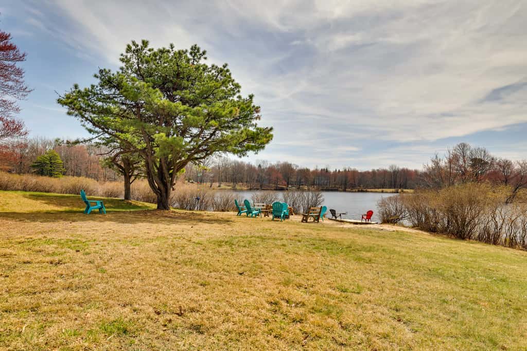 Dock + Fire Pit: Lakefront Poconos Retreat!