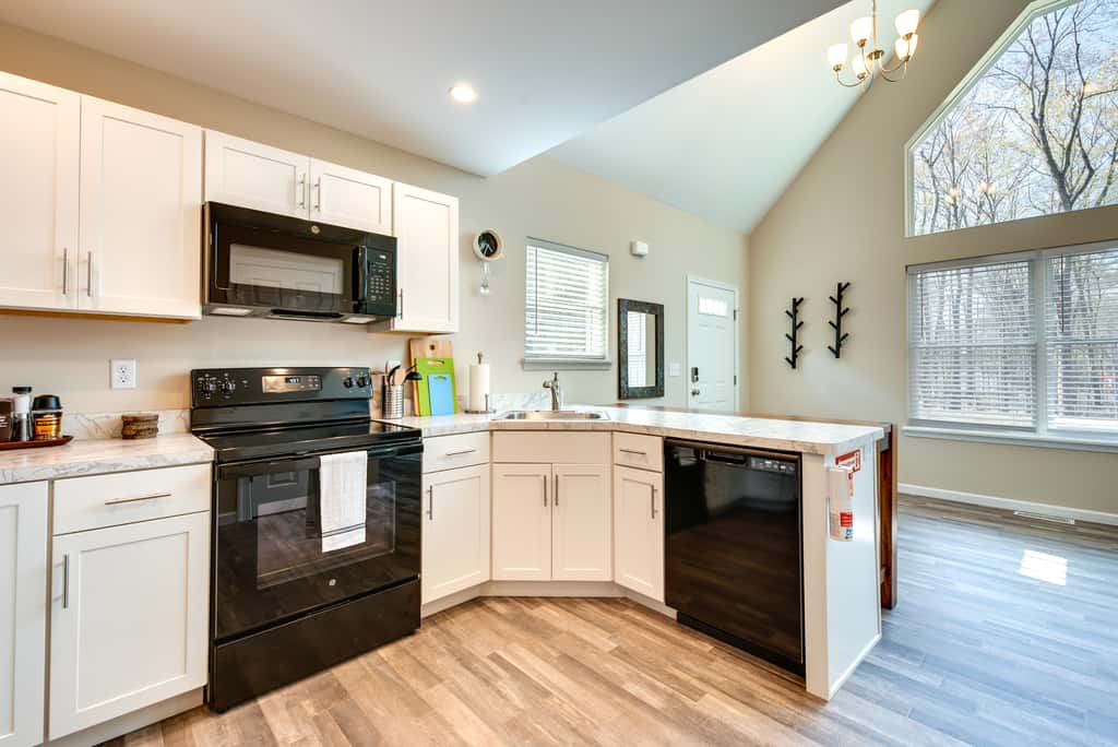 Hike & Ski: Pocono Lake Home w/ Community Perks!