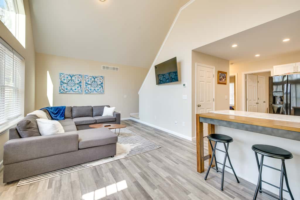 Hike & Ski: Pocono Lake Home w/ Community Perks!