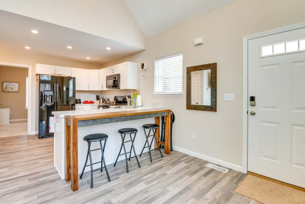 Hike & Ski: Pocono Lake Home w/ Community Perks!