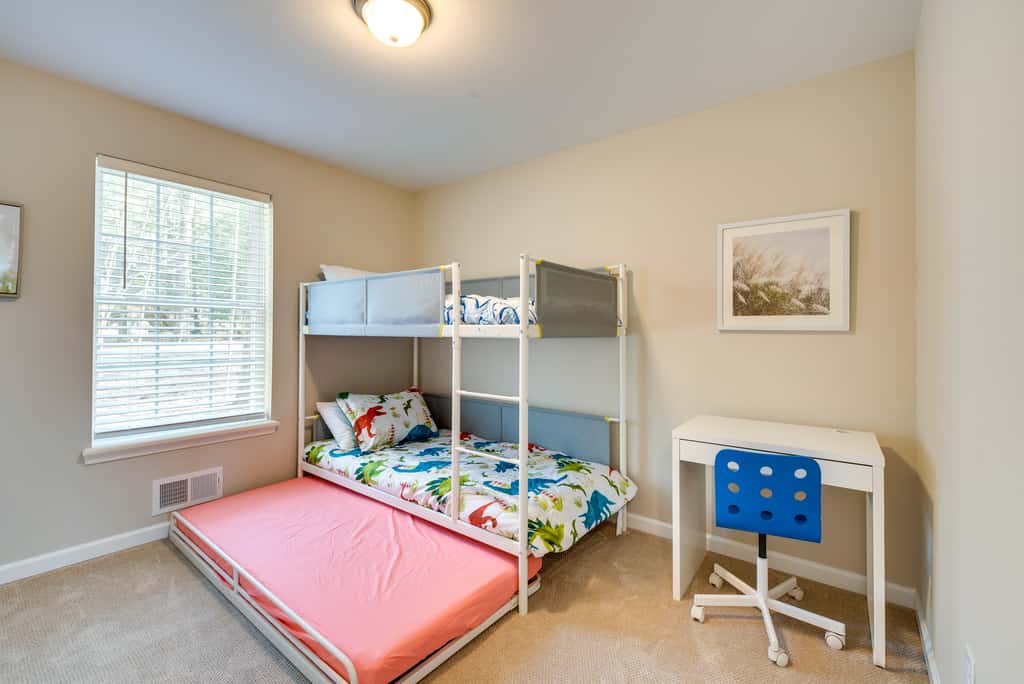 Hike & Ski: Pocono Lake Home w/ Community Perks!