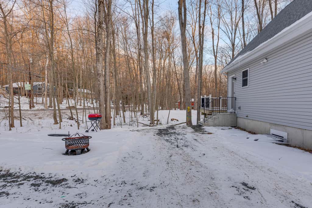 Hike & Ski: Pocono Lake Home w/ Community Perks!
