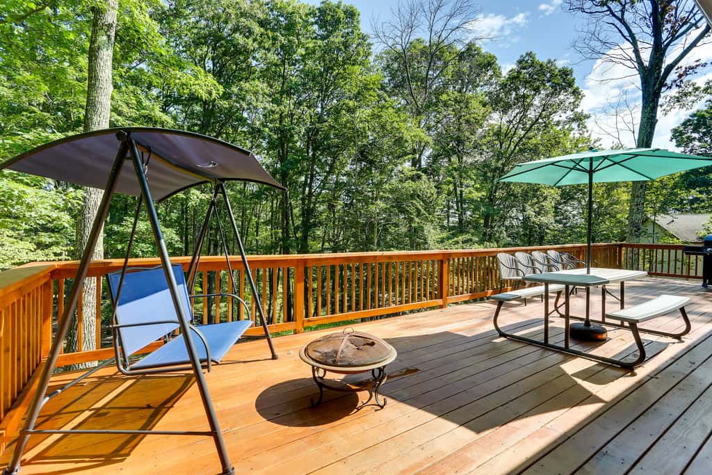 Walk to Lake Wallenpaupack: Poconos Vacation Home