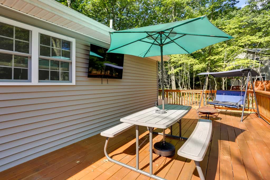 Walk to Lake Wallenpaupack: Poconos Vacation Home
