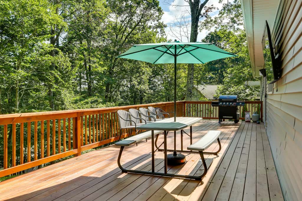 Walk to Lake Wallenpaupack: Poconos Vacation Home