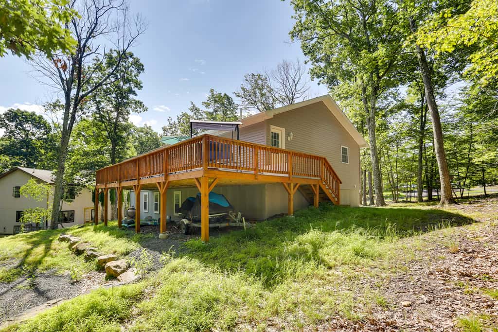 Walk to Lake Wallenpaupack: Poconos Vacation Home