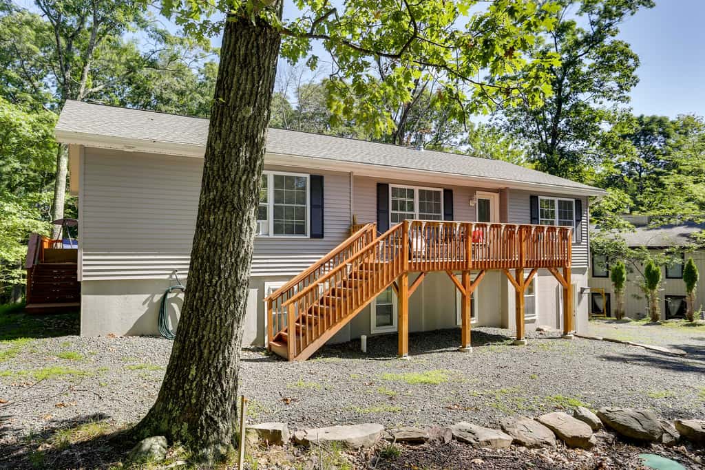 Walk to Lake Wallenpaupack: Poconos Vacation Home